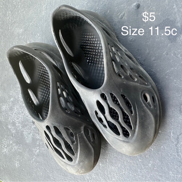 Mostly 12c boys shoes, some 11.5, 11, and 9 - Picture 4 of 9